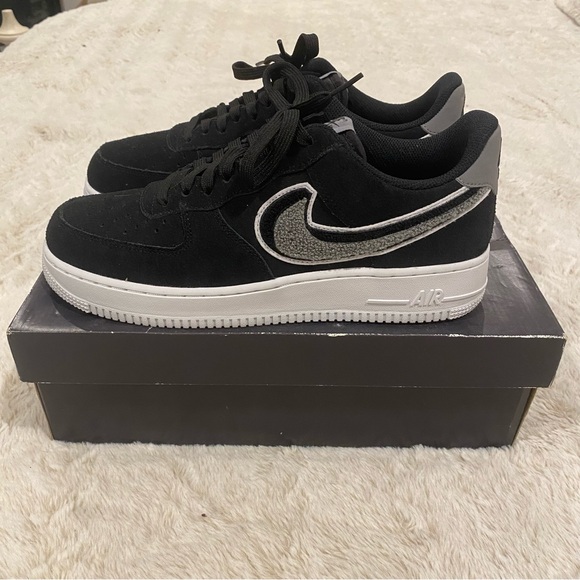 NIKE AIR FORCE 1 ‘07 LV8 - Picture 1 of 4